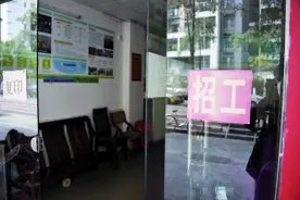 保姆回家，雇主“撸起袖子自己干”图片