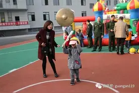 爸爸今年又不能回家，我和妈妈来看您~图片