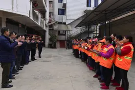 凤冈：书记县长春节前夕慰问环卫工人图片
