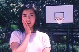 女神王祖贤胯下运球、三分投篮样样精通，难道她是专业的？图片