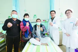 父母跑遍全国为儿寻肾源，苦等8年之后在汉成功换肾图片