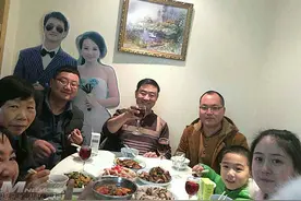 绵阳医务人员：一张特殊的全家福图片