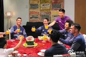 面真大！广州小将宴请皇马四队长图片