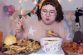 东北胖妹子秃噜面、凉拌菜和菜团子，面看起来很 滑溜呀！视频封面