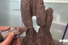 师傅用一大块吸水石制作精致造型，制作山石组合盆景，峰峦叠嶂！视频封面