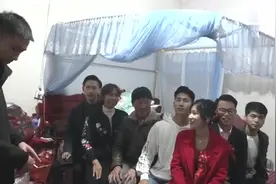 贵州毕节农村婚俗，新娘一定得半夜出门，还要打红伞视频封面