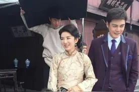 黄奕新戏拍摄女儿陪伴在侧 母女共享温馨田园时光图片