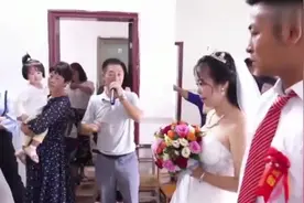湖北一农家乖乖女出嫁，新娘子的笑容好甜美，新郎这次赚大发了视频封面