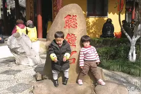 春节俩小孩相遇，家长说我们约定二十年后再见#小朋友#视频封面