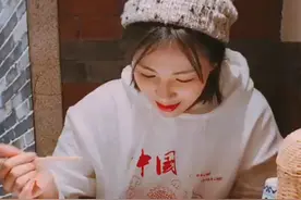 刘涛回南昌老家，在小店里讲南昌话点家乡菜！视频封面