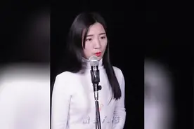 美女翻唱一首《需要人陪》旋律优美，歌词入心