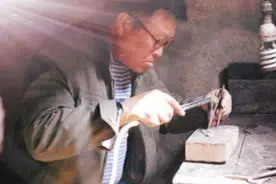 他们对于中国古老的指尖绝活，永远不抛弃，不放弃！视频封面