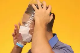 手工达人教你制作简易的防毒面具，效果杠杠的