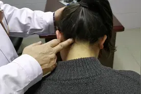 脖子酸痛、头晕头痛，是这个地方出问题了，教你如何快速诊断视频封面