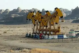 新疆风城油田加快高温净化水回注图片