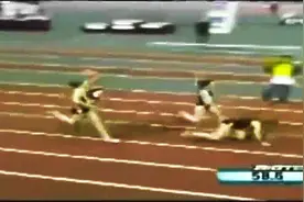 美女800米赛跑跌倒后放大招，一路赶超成第1！太神奇图片