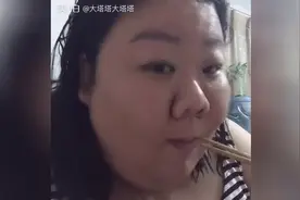 为什么吃饭要吧唧嘴图片