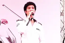 王力宏现场演唱《你不知道的事》，引起粉丝大合唱！好温馨！图片