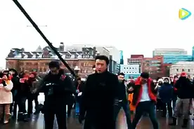 加拿大华人的创意街头快闪歌会，被赞为2016最棒的贺岁视频图片