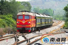 旅客注意！三亚高铁可直接换乘绿皮旅游火车图片