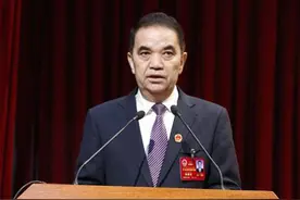 芒力克·斯依提当选新疆吐鲁番市市长图片