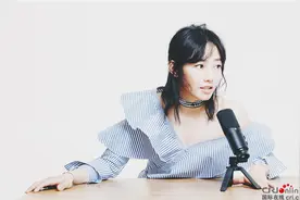 白百何玩跨界当电台DJ 网友：听了耳朵会怀孕图片