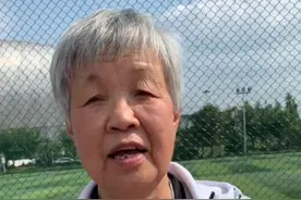 网友提问：球在篮板上沿颠了几下出界吗？🏀⛹️♀️⛹️♂️#篮球 #篮球规则