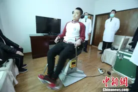 海军飞行员招收体检有多夸张？ 检查内容近300项图片