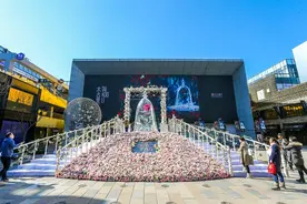 北京潮人的聚集地三里屯 如今成了大电影宣传的扎堆地图片