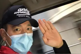 刘德华出院回家：我很快就可以自己站起来！图片