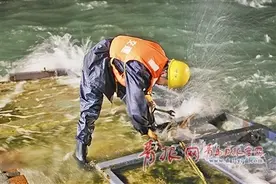 港珠澳大桥海底隧道海底对接 见证“青岛力量”图片