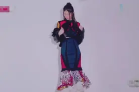 明星衣橱-何穗用美衣和我们分享了她的变白秘籍视频封面