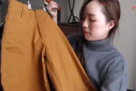 土黄色直筒宽腿裤-_斜纹布材质-_假开口设计很巧妙视频封面