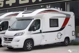 实拍德国宾仕盾586自行式房车，外观虽无惊喜，内饰却非常独特图片