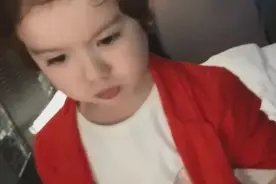 Jackson周嘉诚直播，说自己是丑八怪，被说美女立刻不开森视频封面