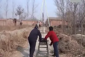 智慧在民间，农村大叔自制的电线杆立杆机视频封面