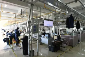 萧山这家服装厂：6分钟裁剪一套订制西装图片