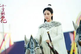 李芯逸告别 “桃花初恋” 变身敢爱敢恨高干女图片