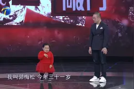 31岁女子出生时腿部变形，患上侏儒症，身高停留在3岁小孩的阶段视频封面