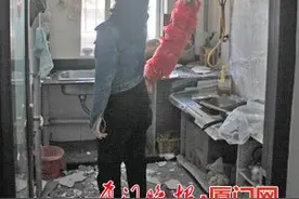 楼上违规装修太野蛮 楼下天花板掉水泥块图片