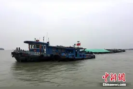 走进苏北运河邵伯船闸：体验船员“水上高速”过闸图片