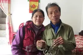 越南男子35年没剪指甲 长度达55厘米图片