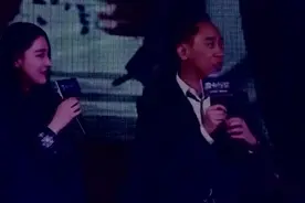张馨予巨大孕肚曝光，街头遛狗被偶遇，怀孕后身材仍然很棒视频封面