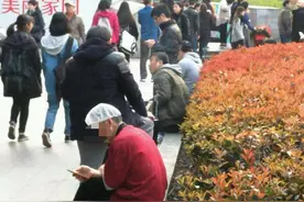 禁烟场所门口垃圾桶成吸烟者“聚集地”！“室内全面控烟”即将满月，你还被二手烟困扰吗？图片