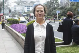 围观｜猛兽游览区擅自下车？守规意识要加强图片