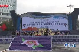 贵州望谟：万人跳“糠包舞”过三月三图片