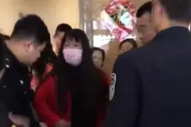 安徽亳州一欲变性男子扮女装随女友进女浴室偷拍，双双被行拘图片