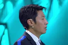 央视主持背景差别大，撒贝宁父母是军人，董卿爸爸是报社总编辑视频封面