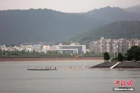 湖南拉响洪水黄色警报 两水库开闸泄洪图片