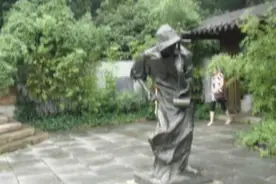 日本著名指挥家小泽征尔说 这个曲应该跪下来听 可惜他一生困苦视频封面